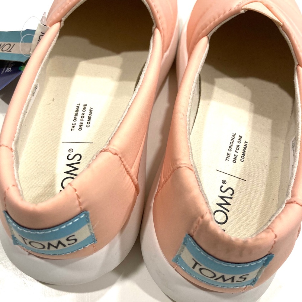 TOMS dusty pink matte woven shoes. Ortholite foam insoles - Picture 7 of 11